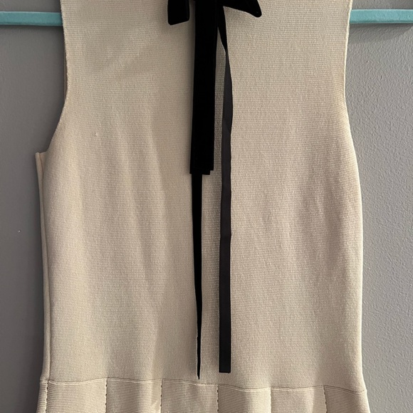 Cutest mini dress with velvet bow - Picture 3 of 6